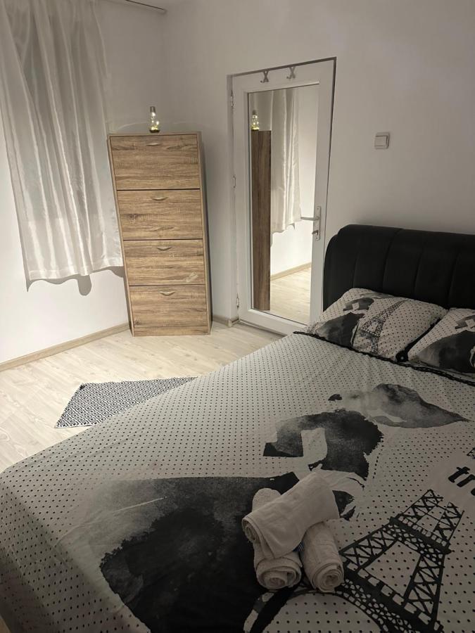 Apartamnet Regim Hotelier Appartamento Bucarest